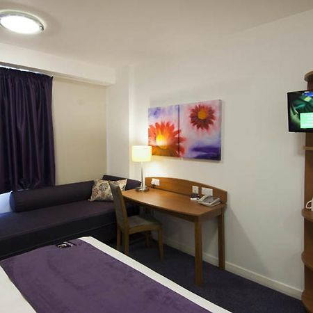 Premier Inn Edinburgh Central Exterior photo