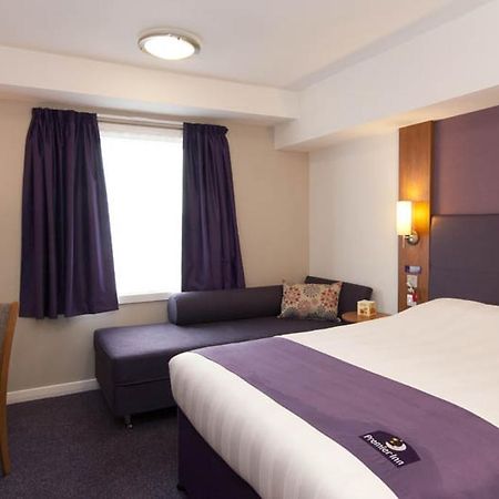 Premier Inn Edinburgh Central Exterior photo