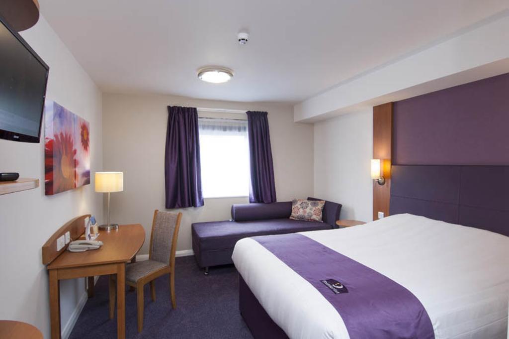 Premier Inn Edinburgh Central Room photo