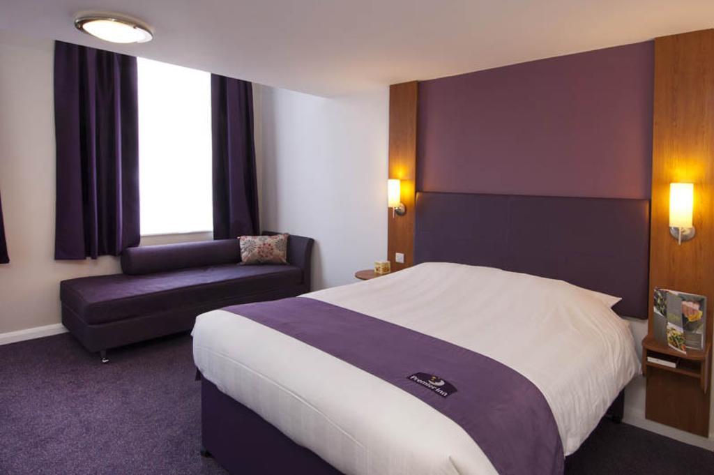 Premier Inn Edinburgh Central Room photo