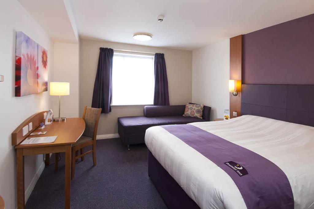 Premier Inn Edinburgh Central Room photo