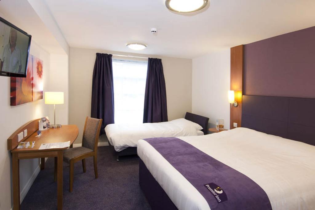 Premier Inn Edinburgh Central Room photo
