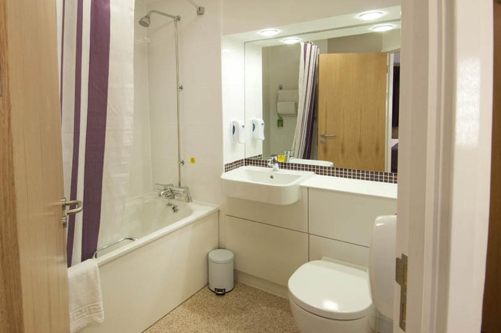 Premier Inn Edinburgh Central Room photo