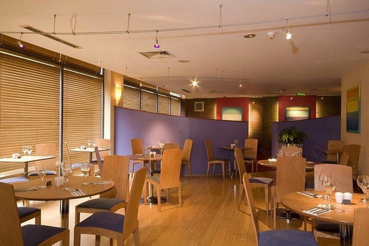Premier Inn Edinburgh Central Exterior photo