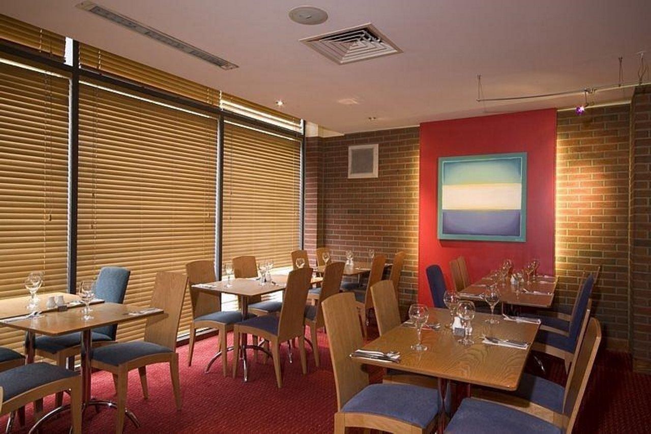 Premier Inn Edinburgh Central Exterior photo