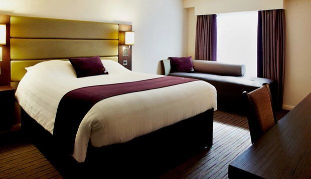 Premier Inn Edinburgh Central Exterior photo